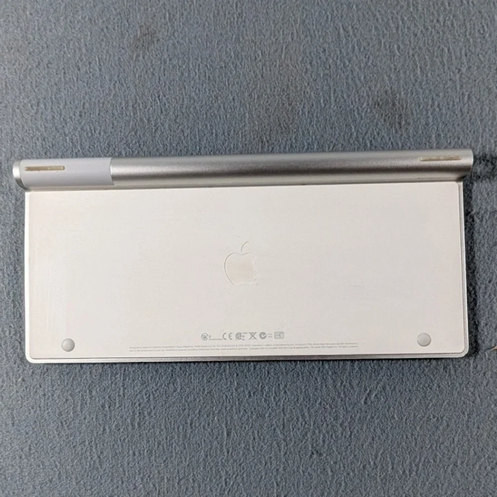 Apple‎ Wireless Keyboard A1255 Silver Bluetooth for Mac iPad iPhone OS